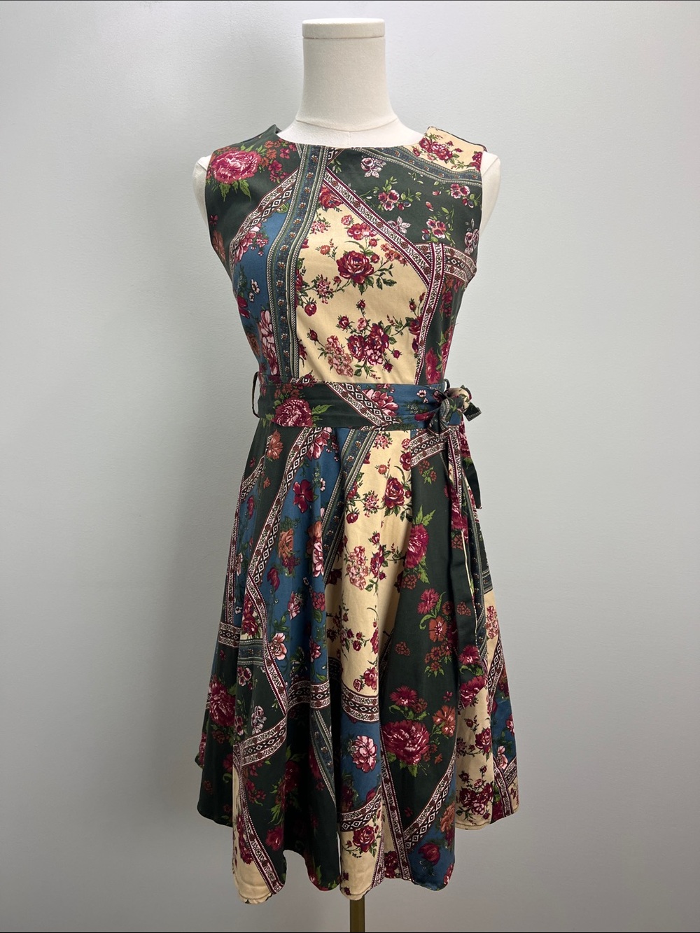 Ixia Patchwork Floral Print Dress Made In USA Retro Vintage Style Womens Small